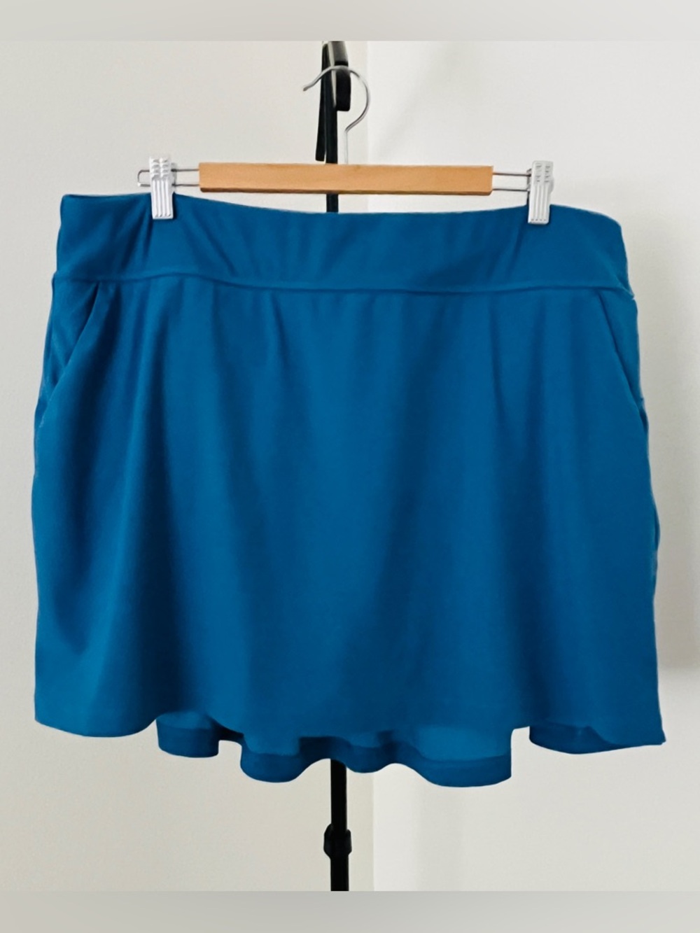 ⛳ Like NEW! Greg Norman Bright Teal Skort | Golf + Tennis + Sporty!